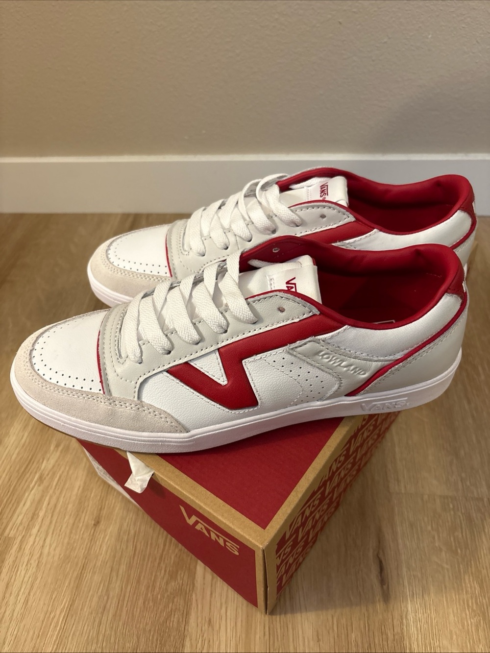 Vans Lowland White Sneakers with Red Accents Low-Top sz 10